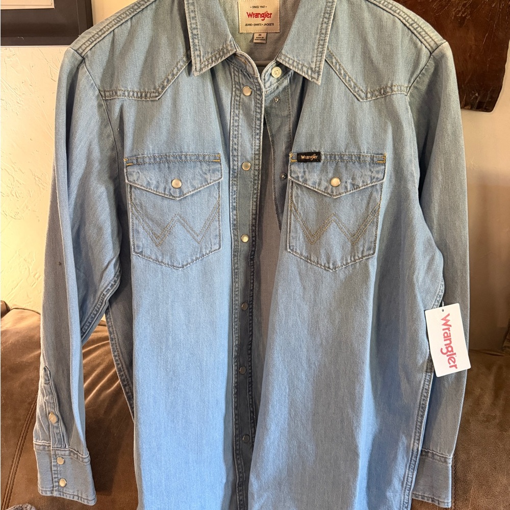 Wrangler Women’s Light Blue Denim Western Shirt